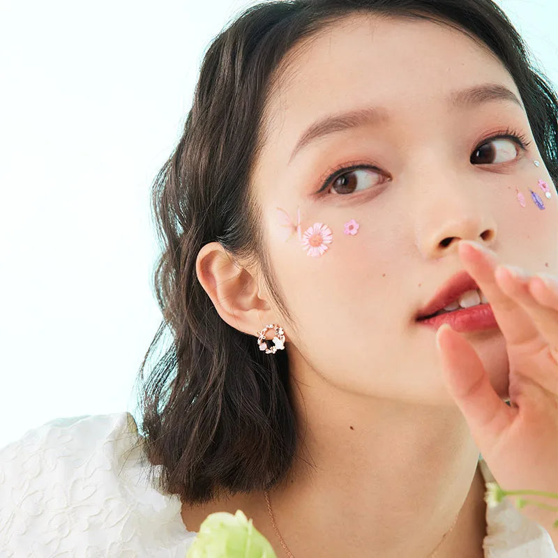Dây Chuyền Mèo Dưới Hoa